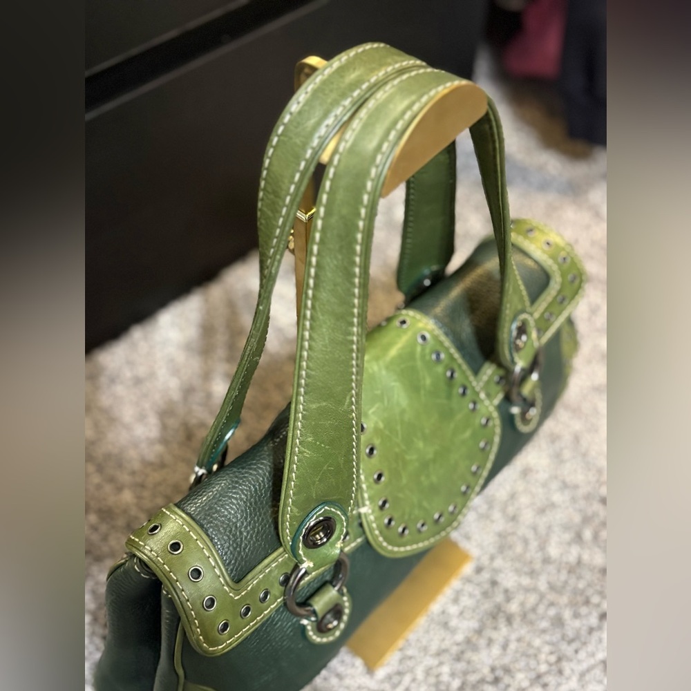 Michael Kors vintage two-tone green pebbled leather hobo with grommets. - Picture 11 of 14